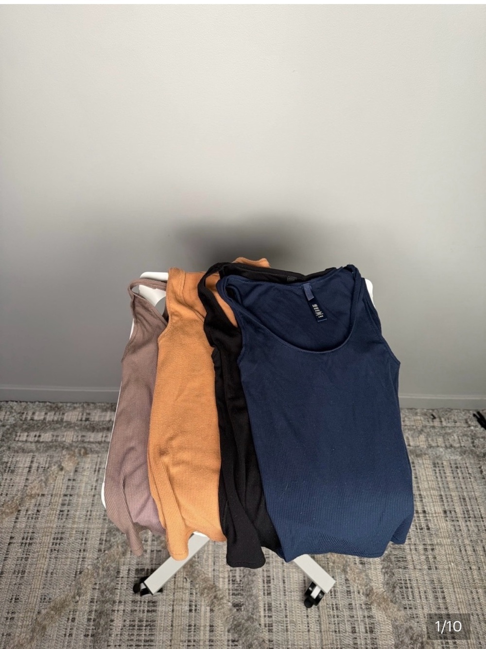 4 SKIMS soft lounge tank top
Ribbed - 1 Black, Tan, Brown, Navy,